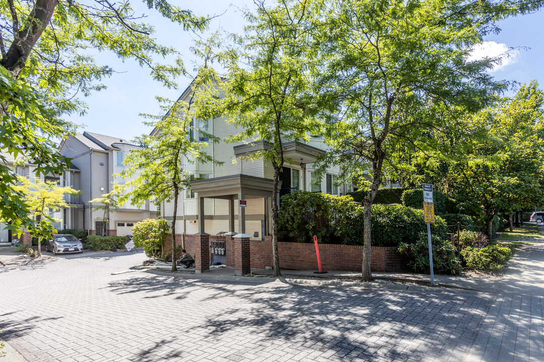 15450 101A Av in Surrey, BC - Building Photo