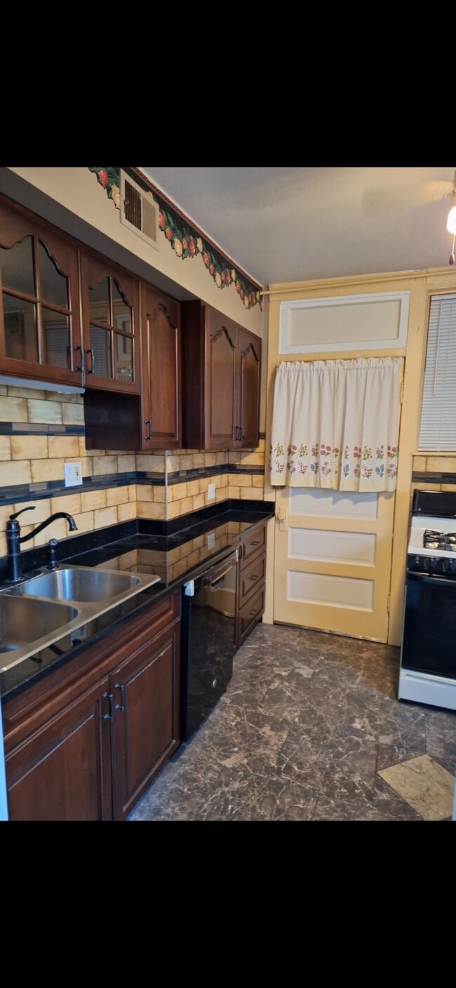 4215 N Campbell Ave, Unit 1 south