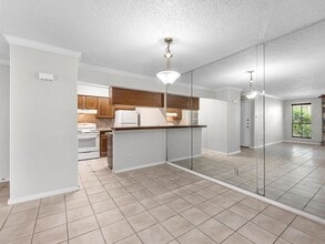 17401 Red Oak Dr in Houston, TX - Foto de edificio - Building Photo