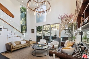 1220 Cabrillo Ave in Los Angeles, CA - Building Photo