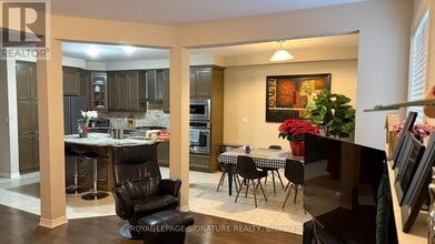 165 Wheat Boom Dr. in Oakville, ON - Building Photo - Building Photo