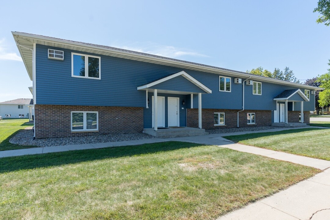 115 Balcerzak Dr in Mankato, MN - Building Photo