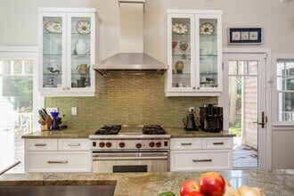 12 Partridge Dr in Sag Harbor, NY - Building Photo - Building Photo