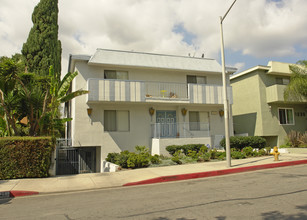 1231 N Ogden Dr in Los Angeles, CA - Building Photo - Building Photo