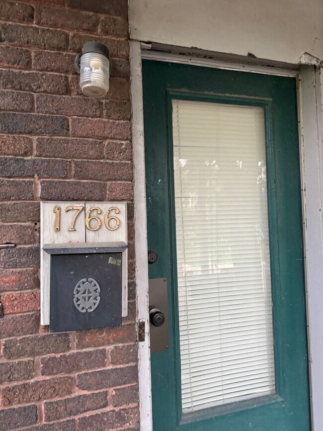 1766-1768-1768 Oak St in Columbus, OH - Building Photo - Building Photo