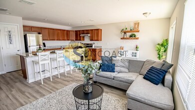 9236 Western Way-Unit -4 in Jacksonville, FL - Building Photo - Building Photo