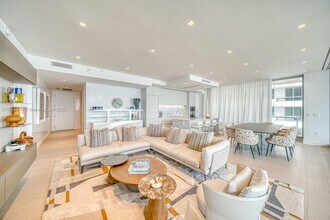 5775 Collins Ave, Unit 703 in Miami Beach, FL - Building Photo - Building Photo