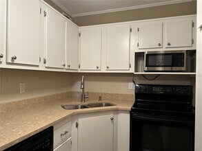 209 NE Lincoln Cir N in St. Petersburg, FL - Building Photo - Building Photo