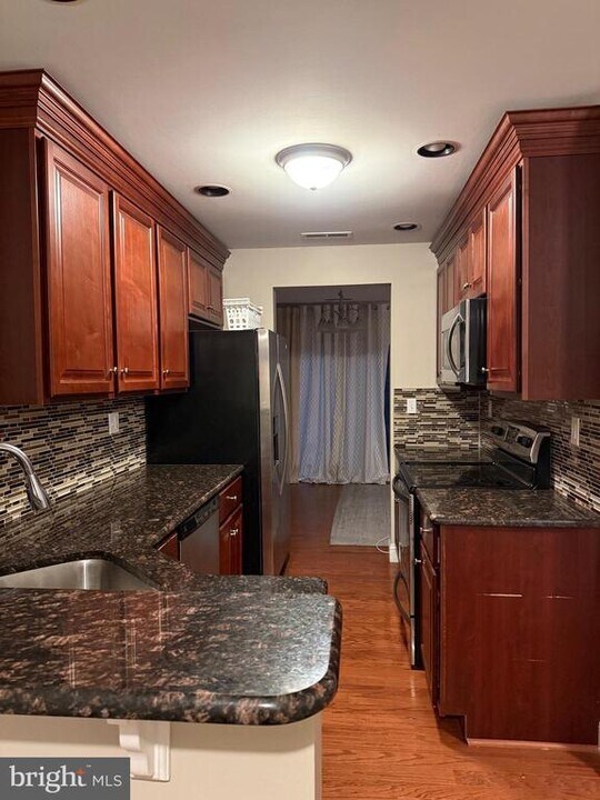 293 Stanton Ct in Chester Heights, PA - Building Photo