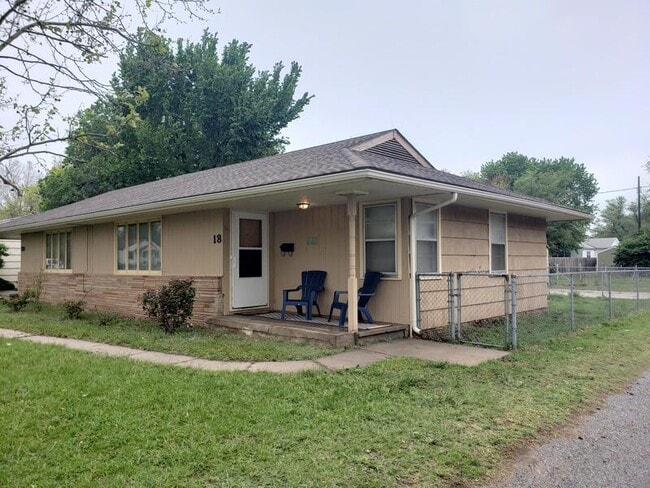 20 W 25th Ave in Hutchinson, KS - Building Photo - Building Photo