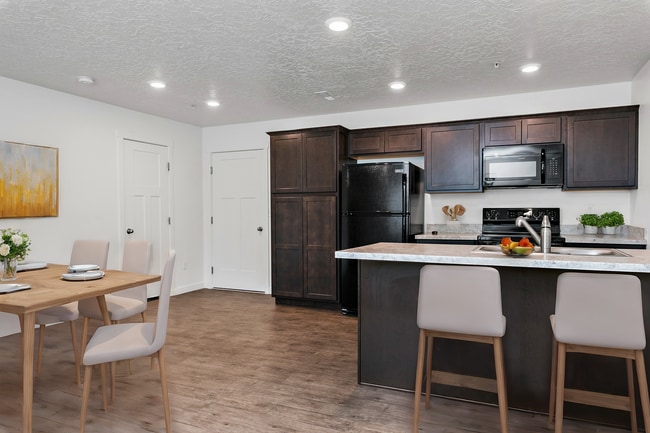 16852 N Idaho Center Blvd in Nampa, ID - Building Photo - Building Photo