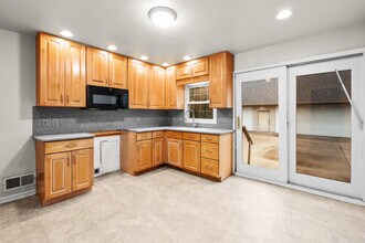 511 Continental Blvd in Toledo, OH - Building Photo - Building Photo