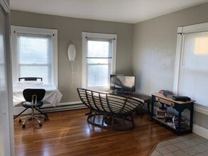 130 Fremont Ave, Unit 2L in Everett, MA - Foto de edificio - Building Photo