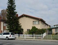 3671 Farquhar Ave in Los Alamitos, CA - Foto de edificio - Building Photo