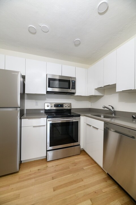 48 Parker Hill Ave, Unit 44-16 in Boston, MA - Building Photo