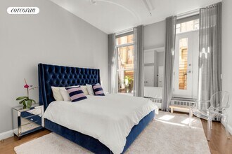 19-21 Warren St in New York, NY - Building Photo - Building Photo