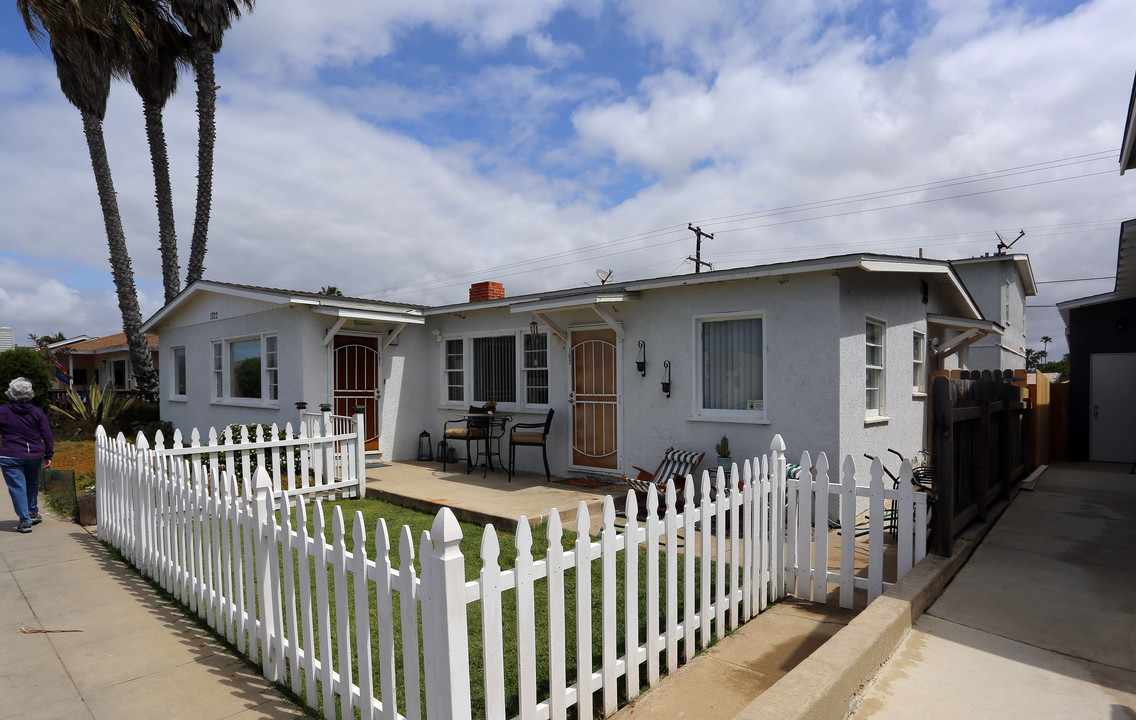 1722 S Pacific St in Oceanside, CA - Building Photo