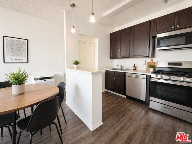 1133 W 36th Pl in Los Angeles, CA - Building Photo - Building Photo