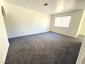 1846 N Decatur Blvd in Las Vegas, NV - Building Photo - Building Photo
