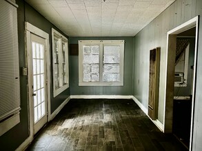 107 N 4th St in Oberlin, LA - Building Photo - Building Photo