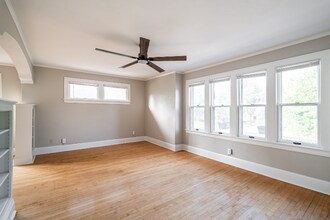 4800 N Bartlett Ave in Whitefish Bay, WI - Building Photo - Building Photo