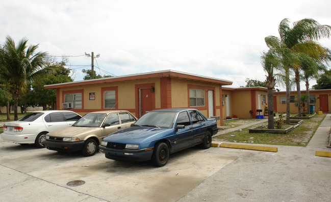 220 Martin Luther King Jr Blvd in Boynton Beach, FL - Building Photo - Building Photo