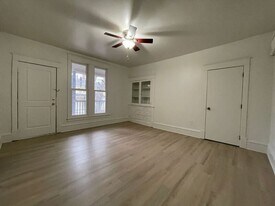 517 W Maple Ave in Independence, MO - Building Photo