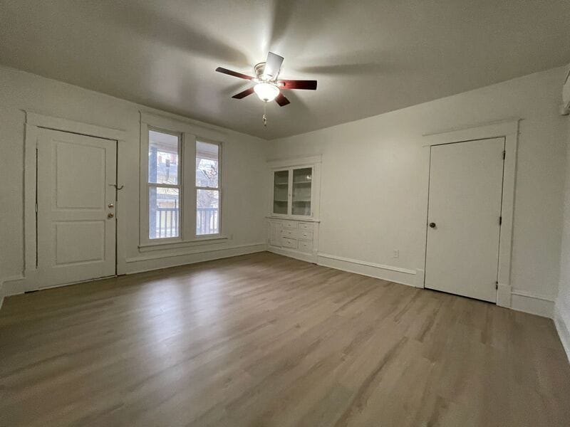 517 W Maple Ave in Independence, MO - Building Photo