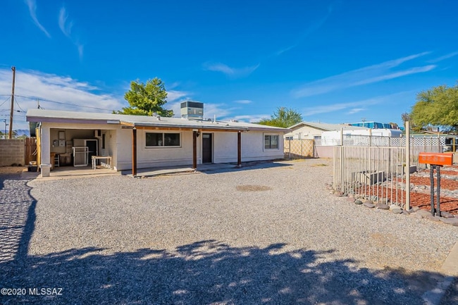 property at 3233 N El Tovar Ave