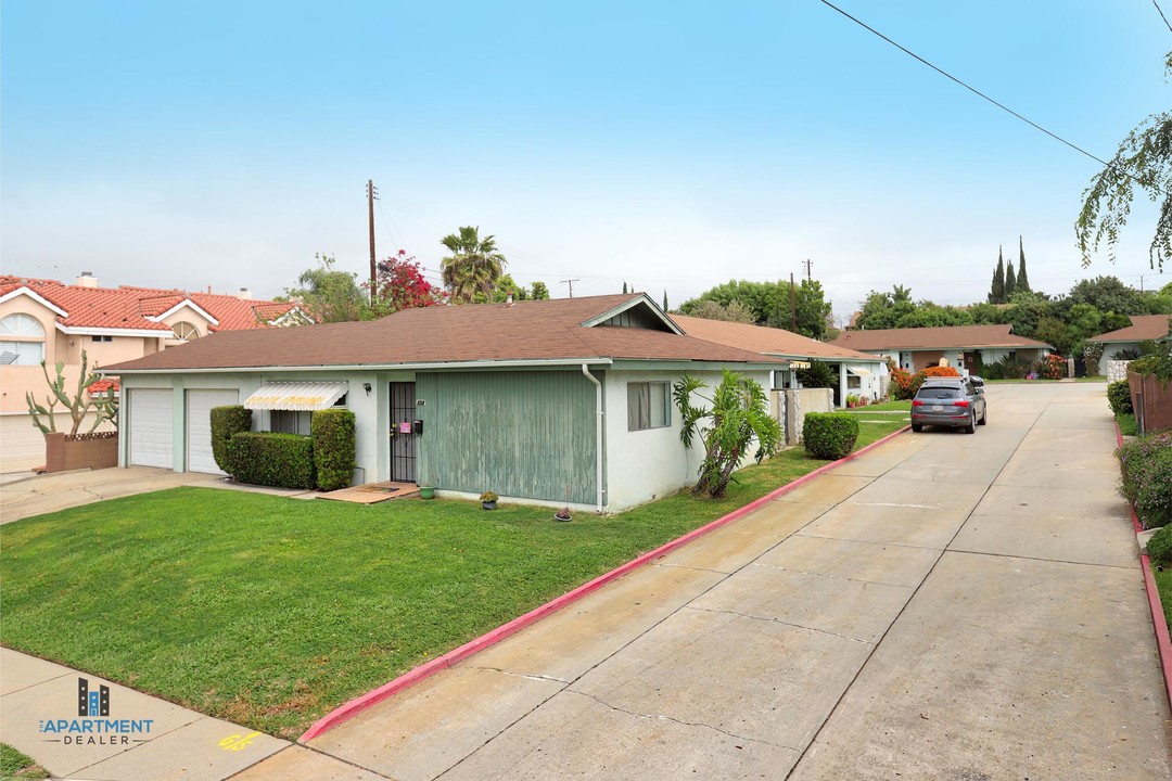 548 N 5th St in La Puente, CA - Building Photo