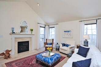 185 Julia Ct, Unit 188 in Sandy Hook, CT - Building Photo - Building Photo