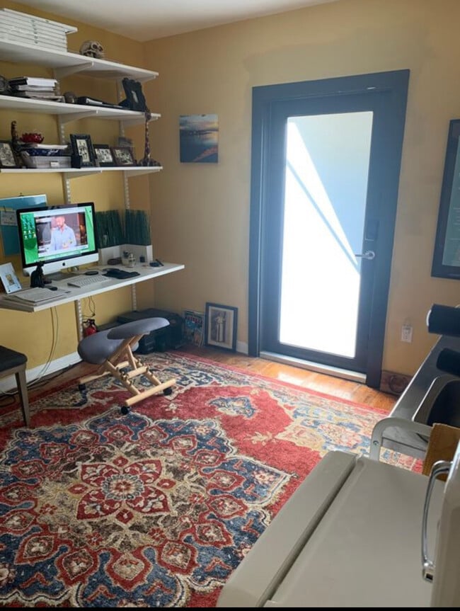 1880 Coral Gate Dr in Miami, FL - Foto de edificio - Building Photo