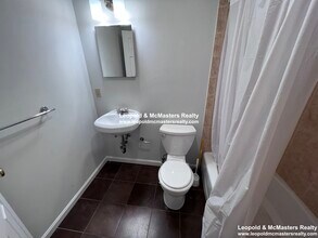 51 Park Dr, Unit D in Boston, MA - Building Photo - Building Photo