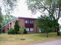 2021 W 90th St in Bloomington, MN - Foto de edificio - Building Photo