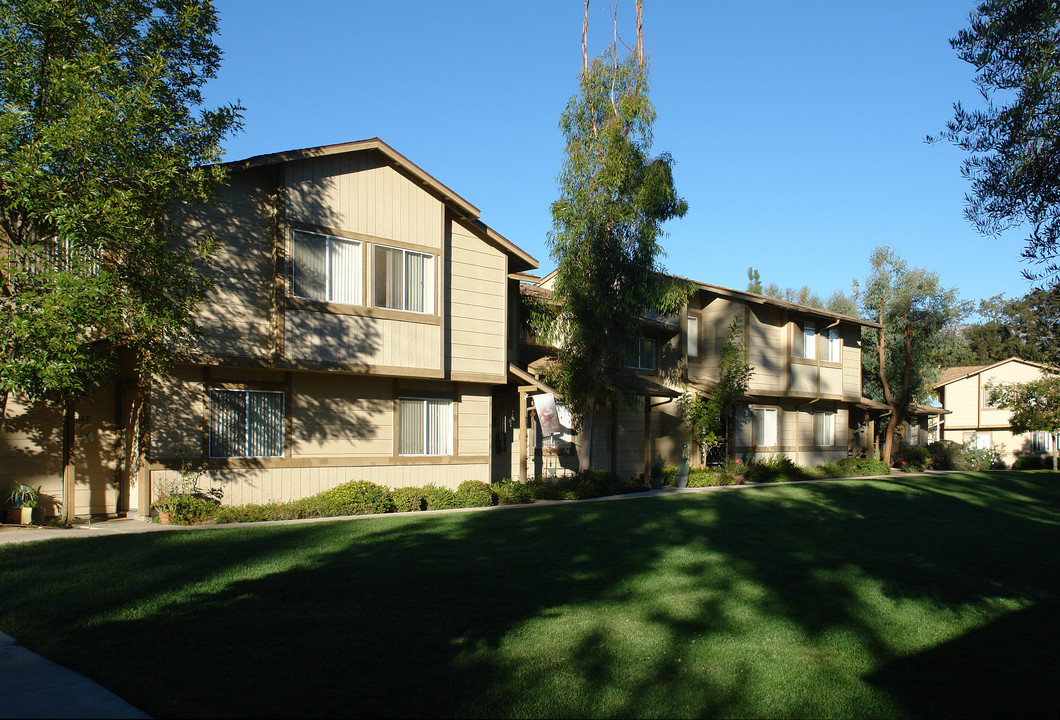 Montgomery Oaks Apartments in Ojai, CA - Building Photo