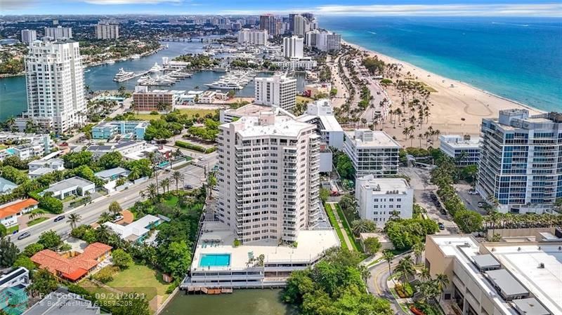 3000 Holiday Dr in Fort Lauderdale, FL - Foto de edificio