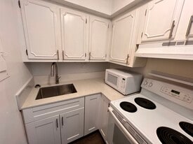 5199 NW 7th St, Unit 111e in Miami, FL - Building Photo