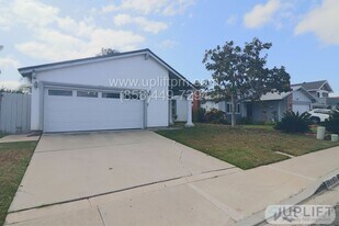 8679 Ara Pl in San Diego, CA - Building Photo