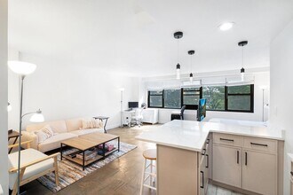 201 St Pauls Ave, Unit 3W in Jersey City, NJ - Building Photo - Building Photo