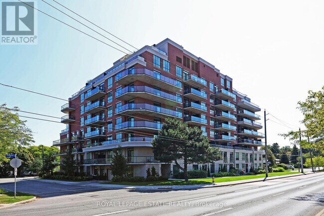 3655 Kingston Rd in Toronto, ON - Building Photo - Building Photo