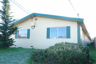 Atlantic Shores Apartments in Salinas, CA - Building Photo - Building Photo