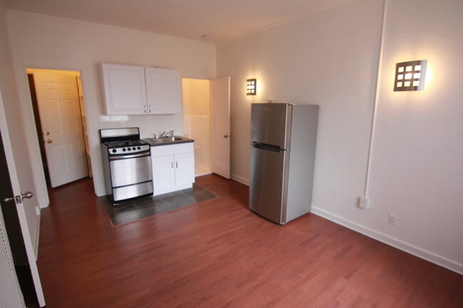 property at 652 S Dunsmuir Ave