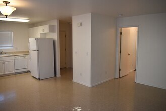 339 G St in Los Banos, CA - Building Photo - Building Photo