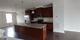 11005 Blackburn Cove Ln in Manassas, VA - Building Photo