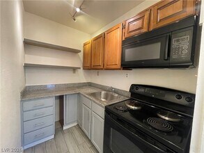 405 S 15th St, Unit B in Las Vegas, NV - Foto de edificio - Building Photo