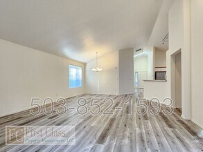 13156 SW MENLOR Ln in Tigard, OR - Building Photo - Building Photo