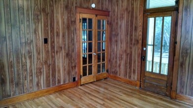 1602 W Short Ave in Independence, MO - Building Photo - Building Photo