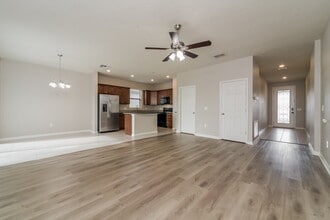 1733 Cayman Cove Cir in St. Cloud, FL - Foto de edificio - Building Photo