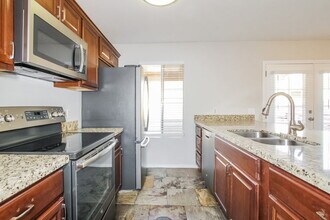 3310 W Rose Garden Ln in Phoenix, AZ - Building Photo - Building Photo