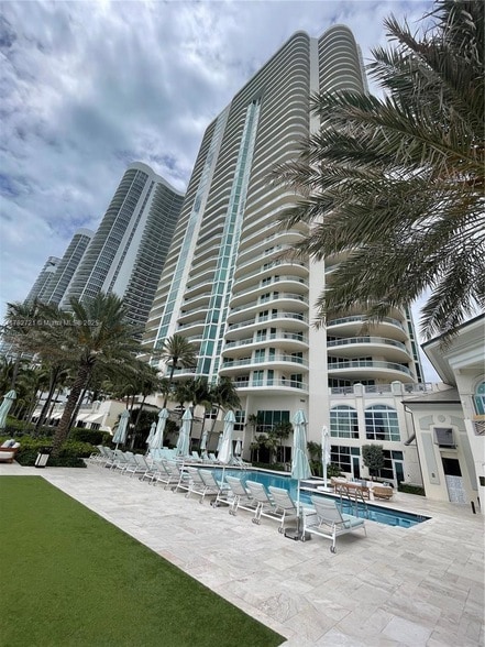 16047 Collins Ave, Unit 3002 in Sunny Isles Beach, FL - Building Photo - Building Photo